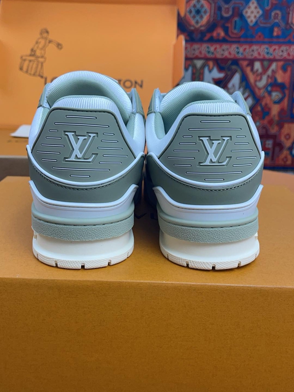 ルイヴィトン靴着用イメージ